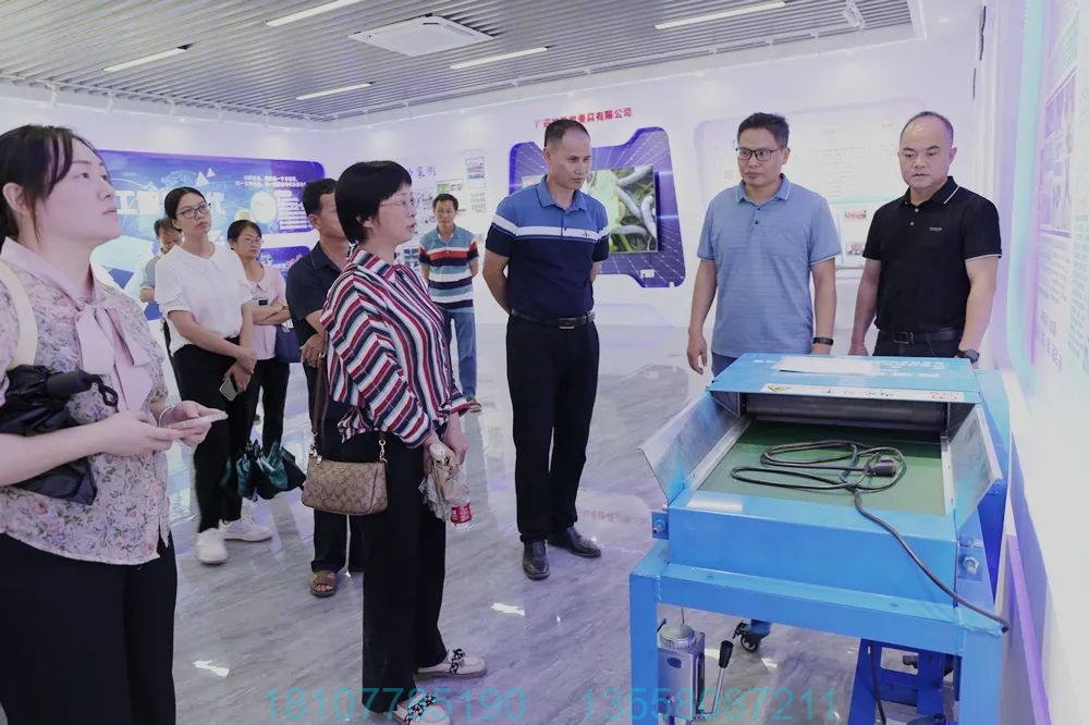 柳州市柳南区农业农村局党组成员、现代农业产业服务中心主任唐丹萍一行人到林胜堂蚕具考察自动化养蚕设备